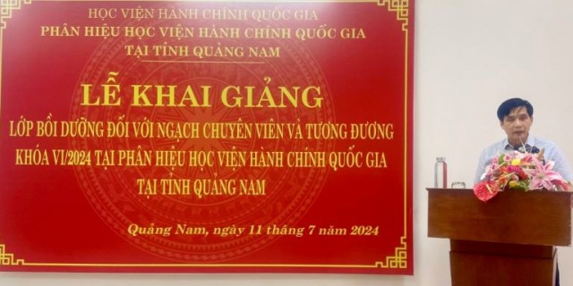 PGS.TS. Nguyễn Hoàng Hiển, Giám đốc Phân hiệu Học viện Hành chính Quốc gia tại tỉnh Quảng Nam phát biểu tại Lễ khai giảng.