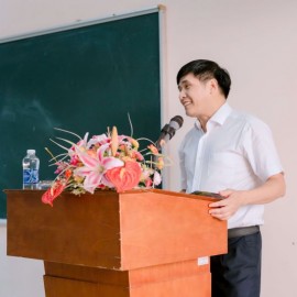 PGS.TS. Nguyễn Hoàng Hiển phát biểu tại buổi gặp mặt.