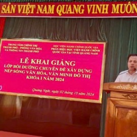 Học viên Lê Văn Tin phát biểu tại Lễ Khai giảng.