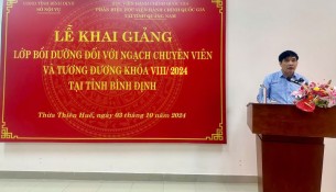 PGS.TS. Nguyễn Hoàng Hiển, Giám đốc Phân hiệu Học viện Hành chính Quốc gia tại tỉnh Quảng Nam phát biểu tại Lễ Khai giảng.