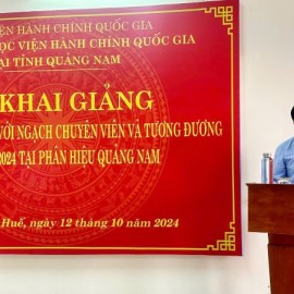 PGS.TS. Nguyễn Hoàng Hiển, Giám đốc Phân hiệu Học viện Hành chính Quốc gia tại tỉnh Quảng Nam phát biểu tại Lễ Khai giảng.