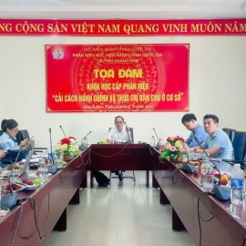 TS. Trần Đình Chín, Phó Giám đốc Phân hiệu Quảng Nam chủ trì Tọa đàm tại trụ sở Quảng Nam.