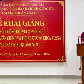 ThS. Mai Thị Phương Dung, Trưởng phòng, Phòng Quản lý Bồi dưỡng, Phân hiệu Quảng Nam, phát biểu tại Lễ Khai giảng.