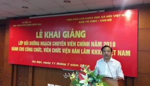 TS. Nguyễn Đăng Quế, Phó Giám đốc Học viện Hành chính Quốc gia phát biểu khai mạc
