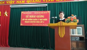 Đồng chí Lê Phương Thúy - Phó Trưởng ban, Ban Quản lý bồi dưỡng phát biểu tại buổi lễ