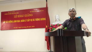 NGUT.TS. Vũ Thanh Xuân – Phó Giám đốc Học viện Hành chính Quốc gia phát biểu khai giảng