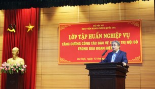 Đồng chí Đặng Xuân Hoan - Bí thư đảng ủy, Giám đốc Học viện Hành chính Quốc gia phát biểu tại buổi tập huấn