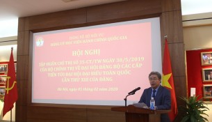 Đồng chí Đặng Xuân Hoan - Bí thư Đảng ủy, Giám đốc Học viện phát biểu tại Hội nghị tập huấn