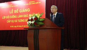 NGƯT. TS. Vũ Thanh Xuân phát biểu tại Lễ bế giảng
