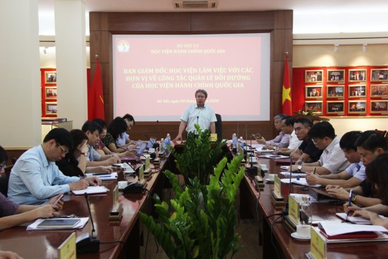 TS. Đặng Xuân Hoan, Giám đốc Học viện chủ trì buổi họp.