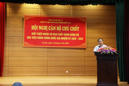 Đ/c Hà Quang Thanh, tổ trưởng tổ kiểm phiếu lên đọc