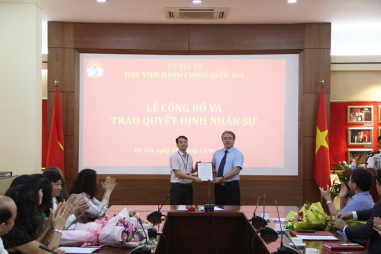 TS. Đặng Xuân Hoan, Giám đốc Học viện trao Quyết định
