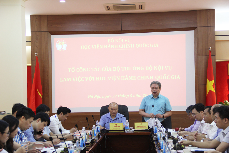 Đồng chí Đặng Xuân Hoan, Giám đốc Học viện phát biểu ý kiến tại buổi làm việc