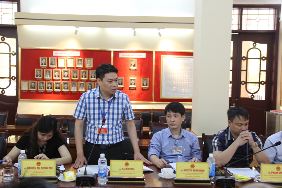 Các thành viên trong Tổ Công tác của Bộ trưởng phát biểu ý kiến tại buổi làm việc