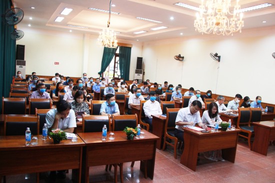 Các đại biểu và học viên tham dự Lễ khai giảng khóa học