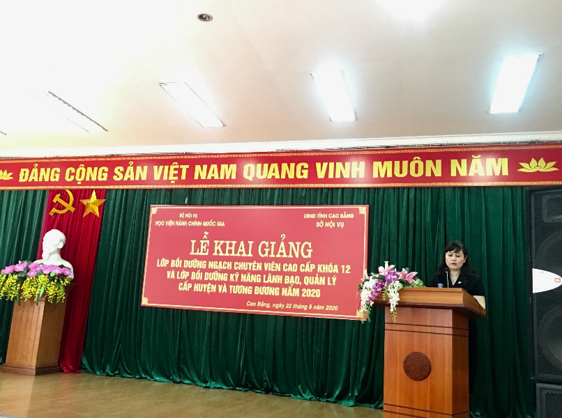 Đồng chí Lê Phương Thúy, Phó Trưởng Ban Quản lý bồi dưỡng, Học viện Hành chính Quốc gia phát biểu khai giảng khóa học 