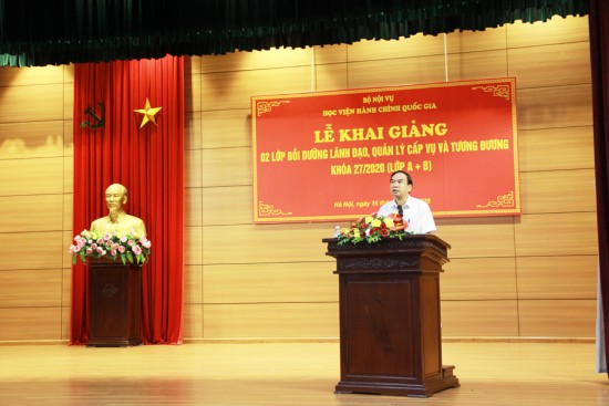 NGƯT. TS Vũ Thanh Xuân, Phó Giám đốc Học viện phát biểu tại Lễ khai giảng