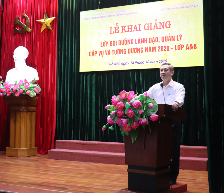 2. TS. Nguyễn Quang Hùng - Hiệu trưởng Trường Cán bộ quản lý VHTTDL phát biểu