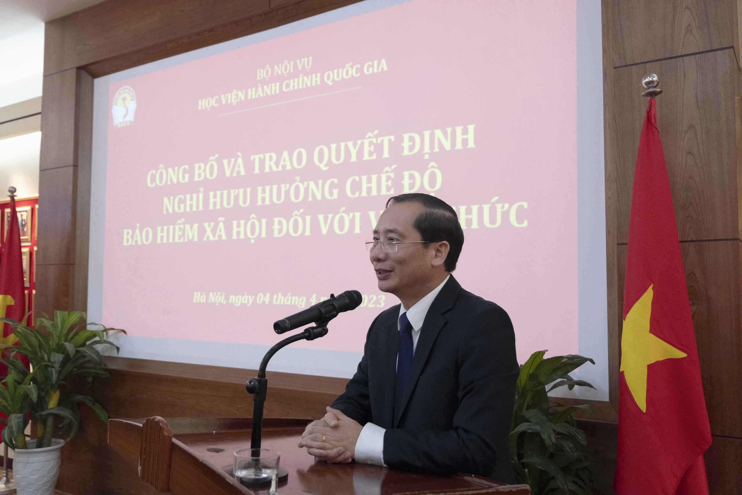 PGS.TS Nguyễn Bá Chiến, Giám đốc Học viện đánh giá cao và chúc mừng các giảng viên