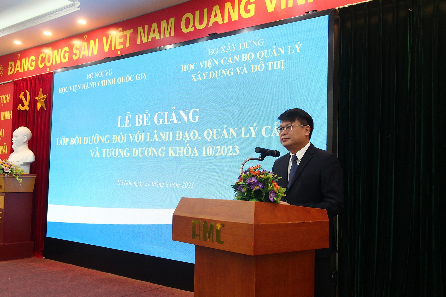 1. TS. Bùi Huy Tùng, Trưởng Ban quản lý bồi dưỡng Học viện Hành chính Quốc gia phát biểu bế giảng khóa học