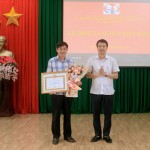 Chi bộ Phân hiệu Học viện Hành chính Quốc gia tại tỉnh Đắk Lắk tổ chức Lễ trao tặng Huy hiệu 30 năm tuổi Đảng